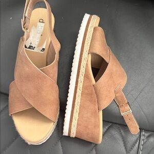 Women's Tan Sandals 9m